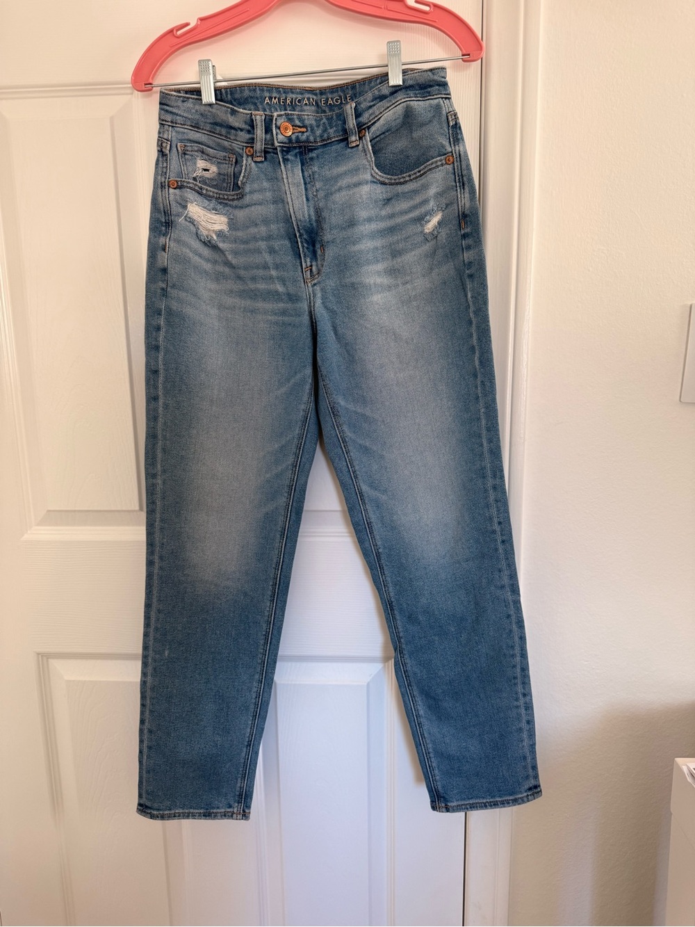 American Eagle Outfitters High-Rise Light Wash Mom Jeans